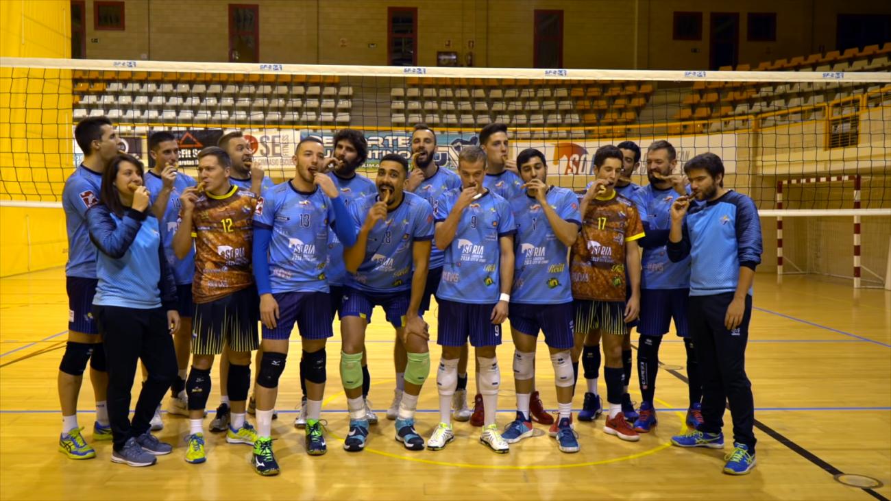 La plantilla del C.D.V. Río Duero Soria de la Superliga Masculina promociona el Torrezno de Soria en dos audiovisuales