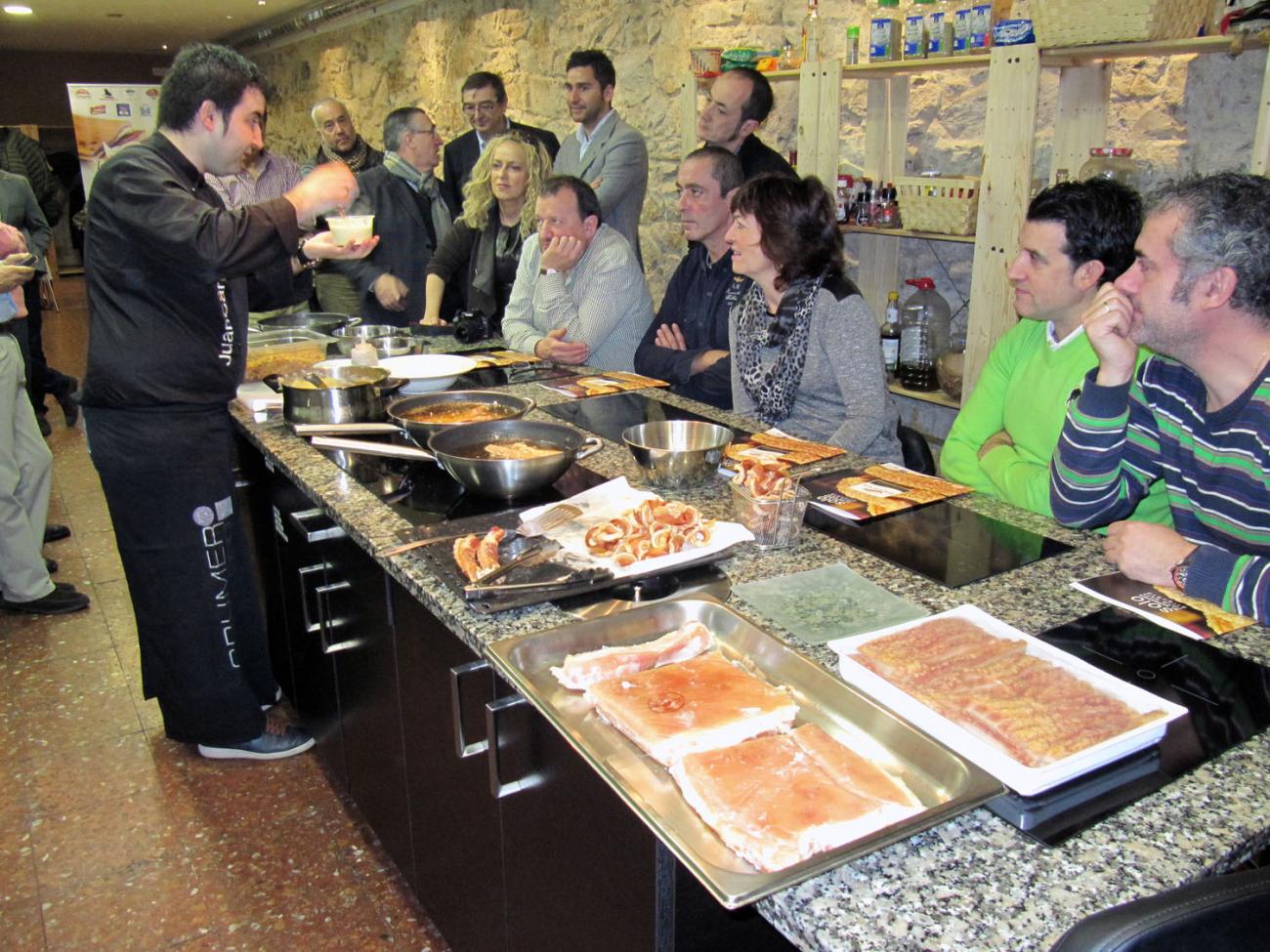 Bilbao acogió una presentación de la M.G. Torrezno de Soria para hosteleros