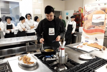 Un centenar de estudiantes de Hostelería de Burgos y León aprenden a hacer  el Mejor Torrezno de Soria