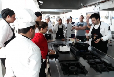 Los futuros cocineros y camareros de Madrid conocen a fondo el Torrezno de Soria