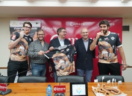 Los líberos del C.D.V. Río Duero Soria volverán a vestir el torrezno en la Superliga Masculina de Voleibol